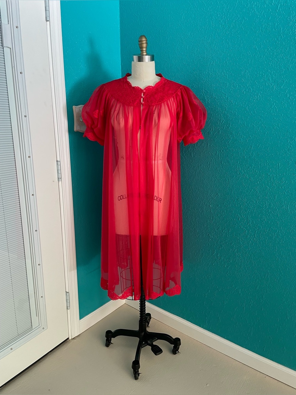 Vintage Sexy Red Sheer Robe Lace Floral Appliqués O/S EVC